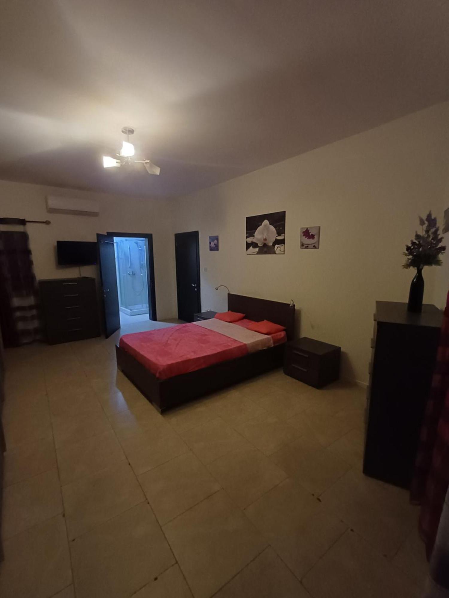 Inessa'S Flat Apartment Pieta Exterior photo