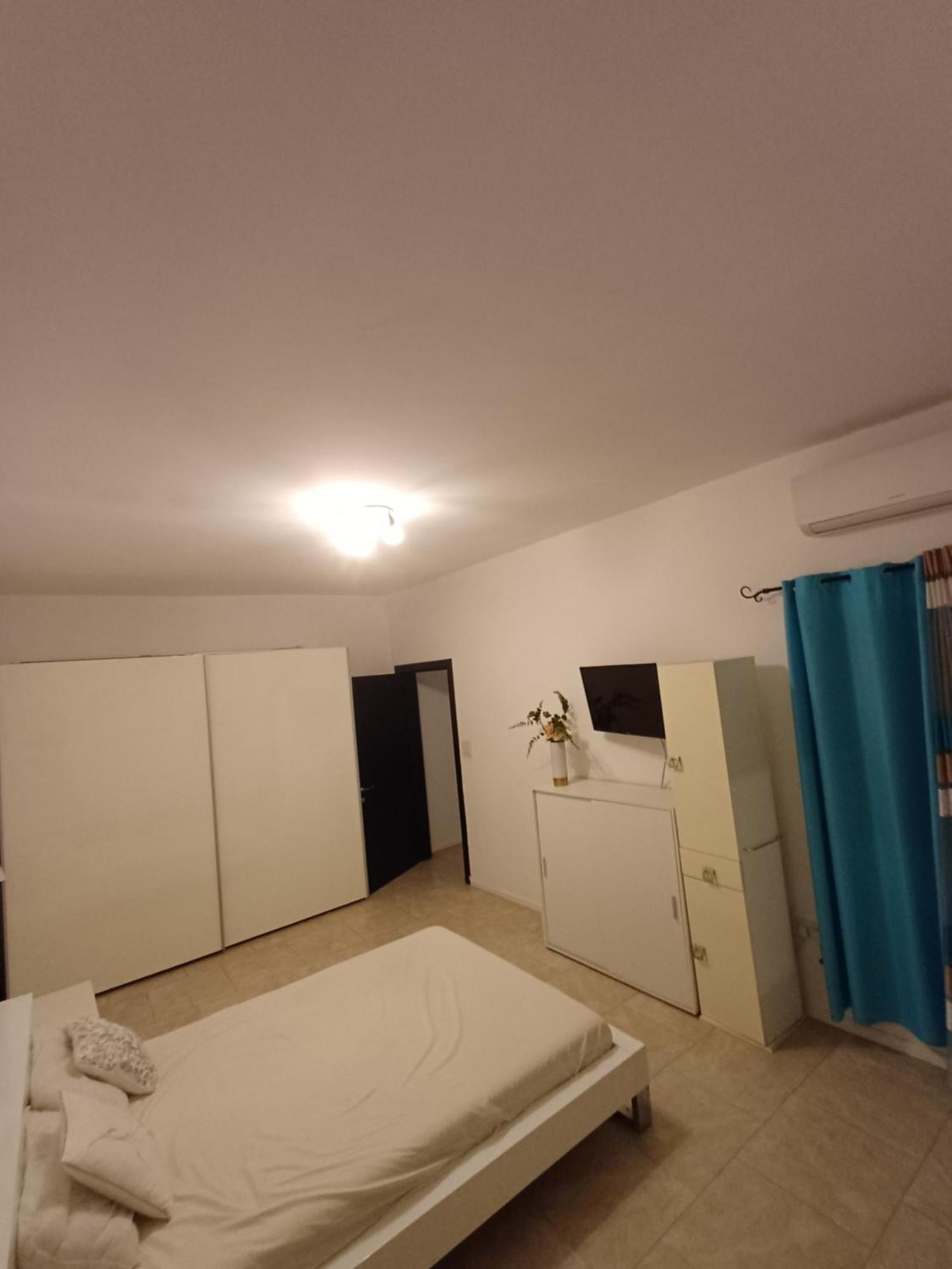 Inessa'S Flat Apartment Pieta Exterior photo